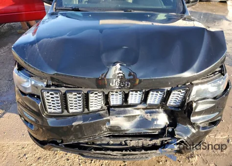 2019 Jeep Grand Cherokee Laredo из США, поврежденный, VIN 1C4RJFAG2KC728990